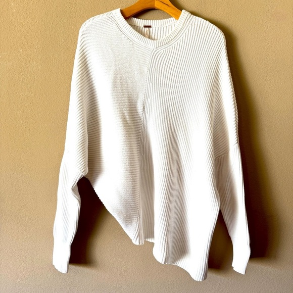 Free People Asymmetrical Hem Drop Shoulder White Sweater Size S - Picture 2 of 7